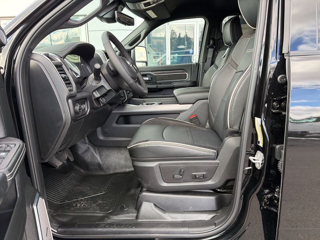 2026 RAM 3500 Chassis Big Horn - Photo 15