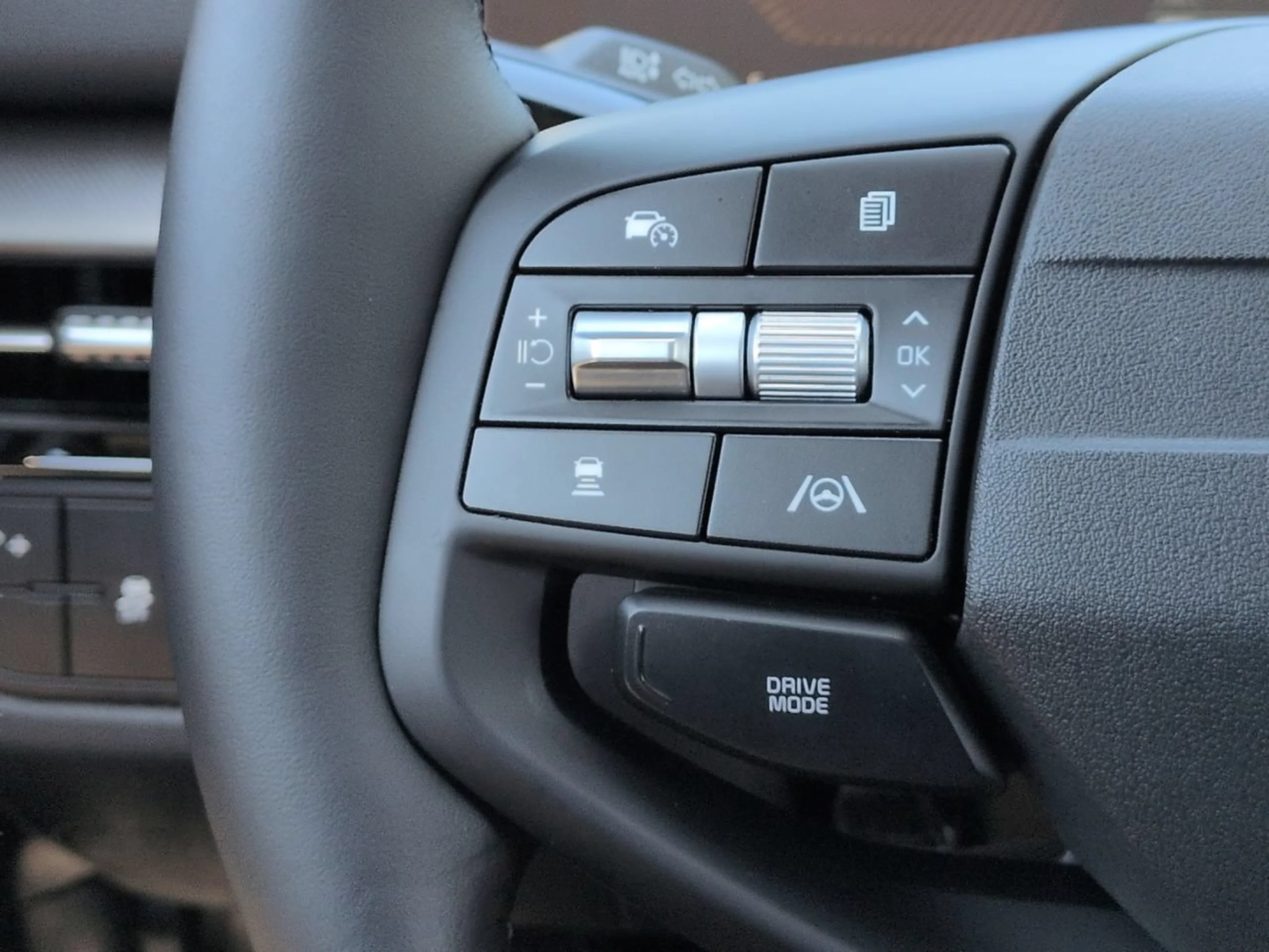 New 2026 Glacial White Pearl Kia LX image 28