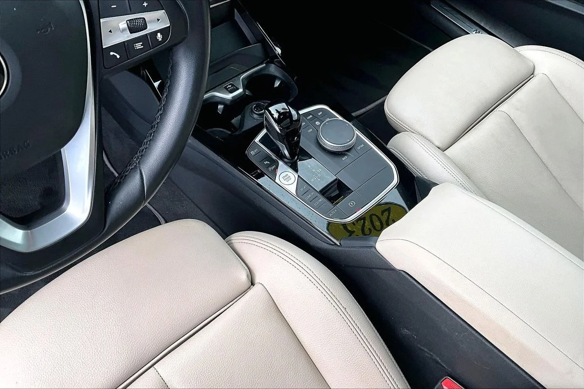 Used 2023  BMW i sDrive image 18