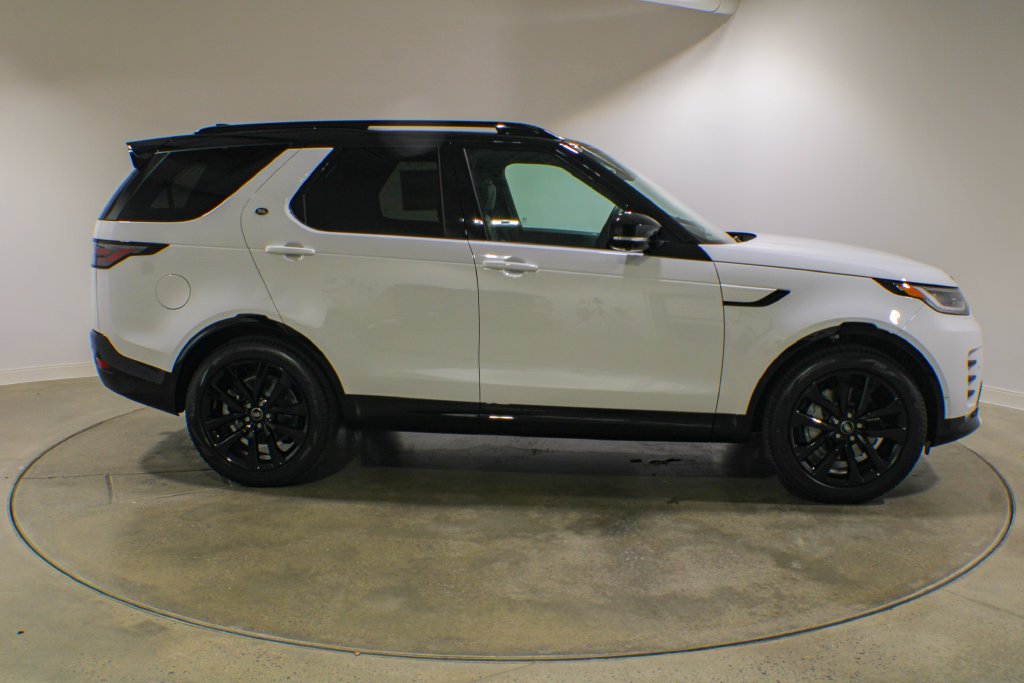 New 2026 Fuji White Land Rover Dynamic SE image 7