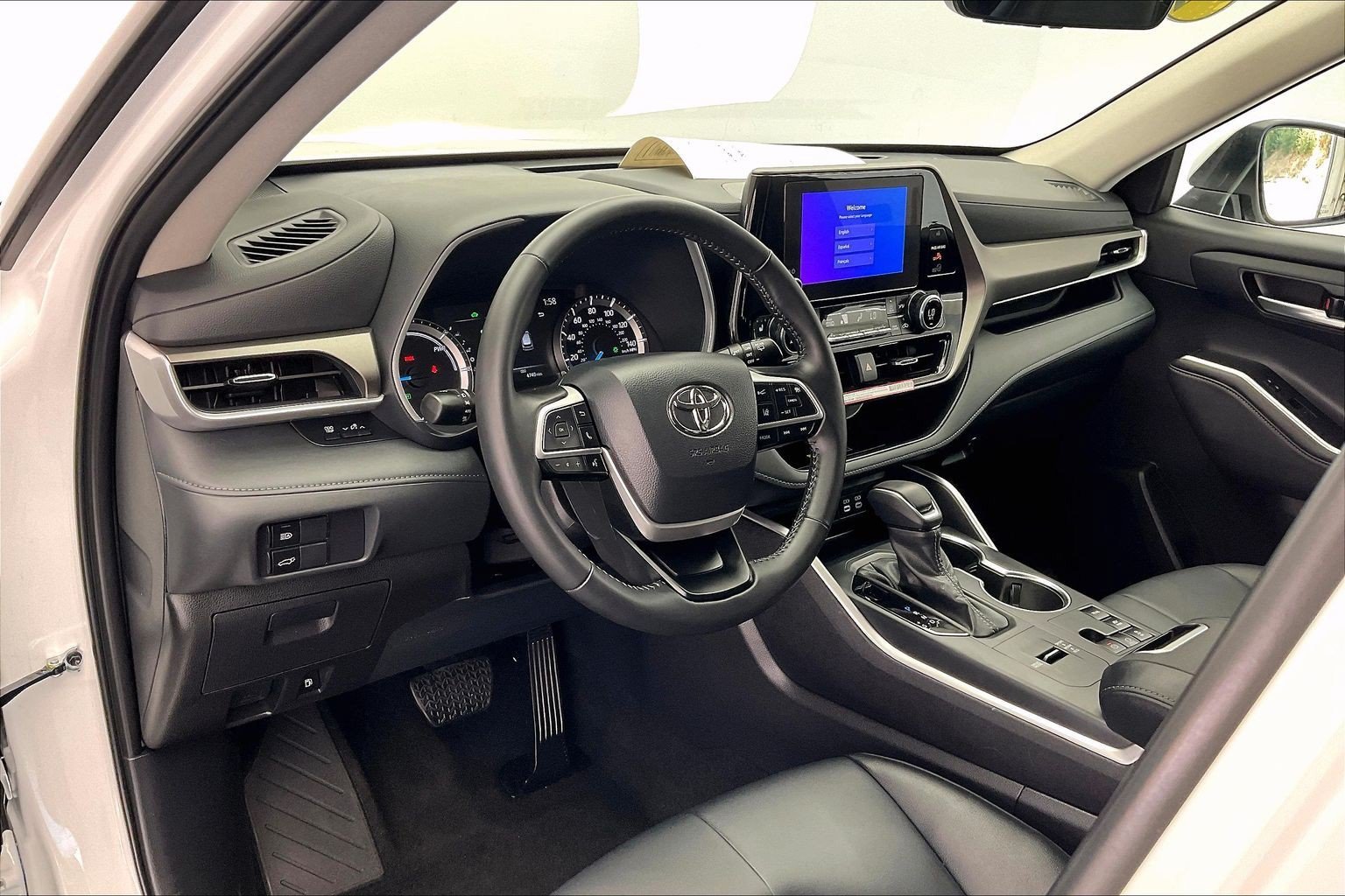 Used 2026 Wind Chill Pearl Toyota XLE image 14