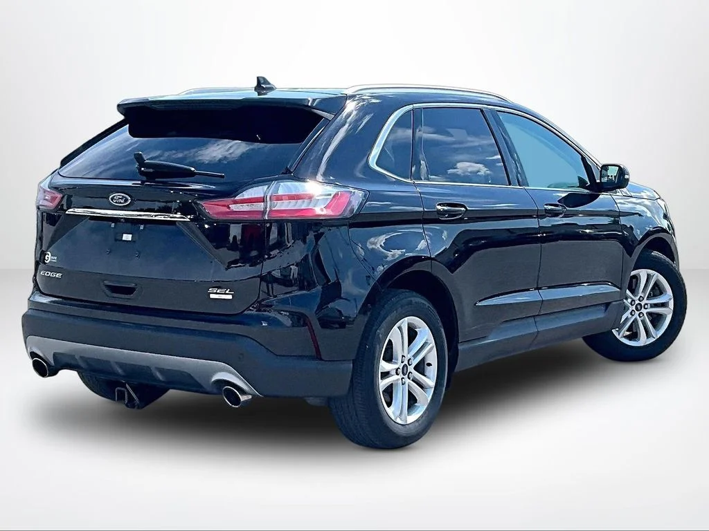 Used 2019 Black Ford SEL image 3
