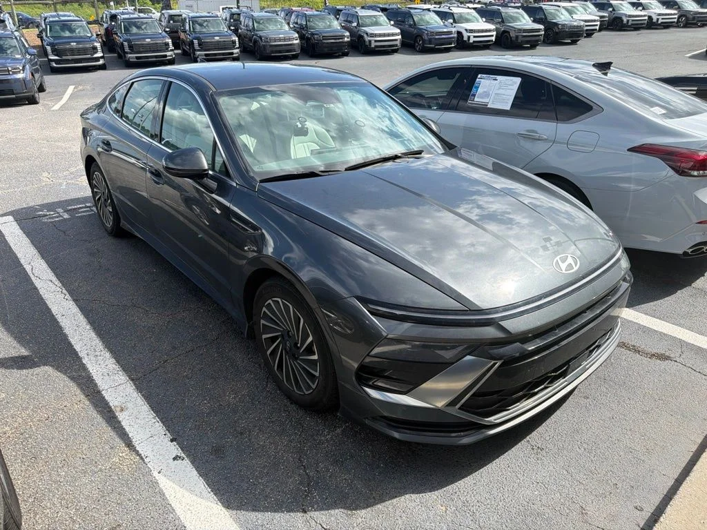Used 2024 Gray Hyundai SEL image 6