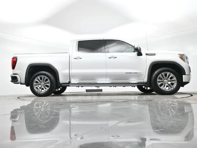 Used 2019 WHITE FROST TRICOAT GMC Denali image 31