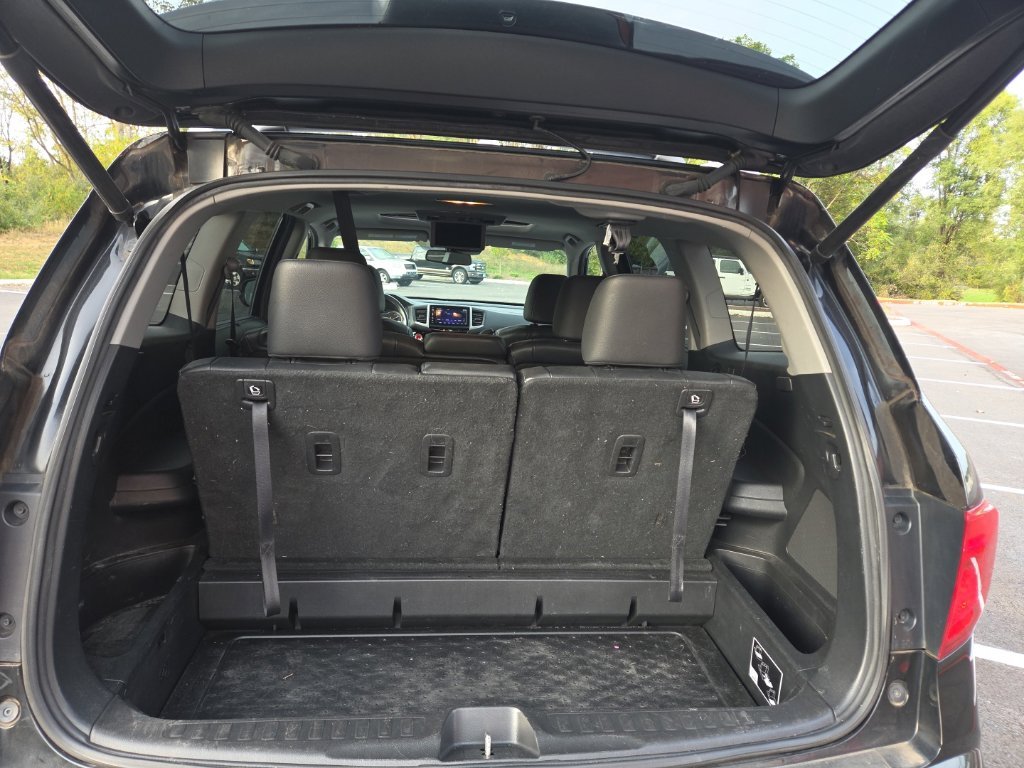 Used 2016  Honda Touring image 9