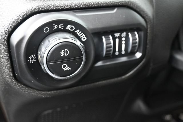 Used 2020 Black Jeep Sport image 21