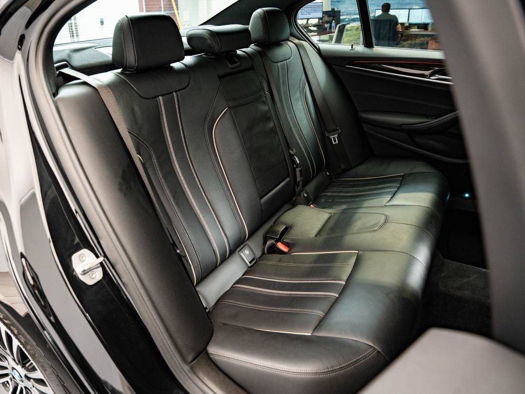 Used 2019 Black Sapphire Metallic BMW 540i image 46