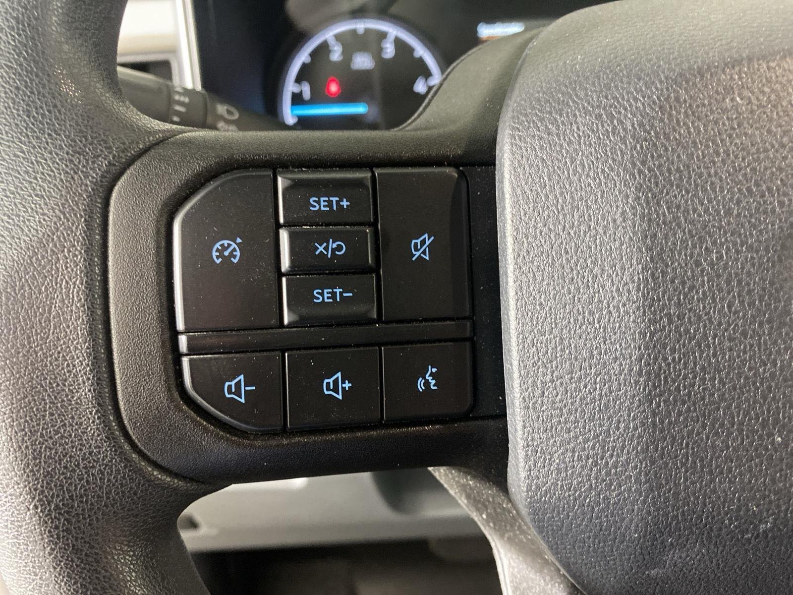 Used 2025 Oxford White Ford XLT image 37