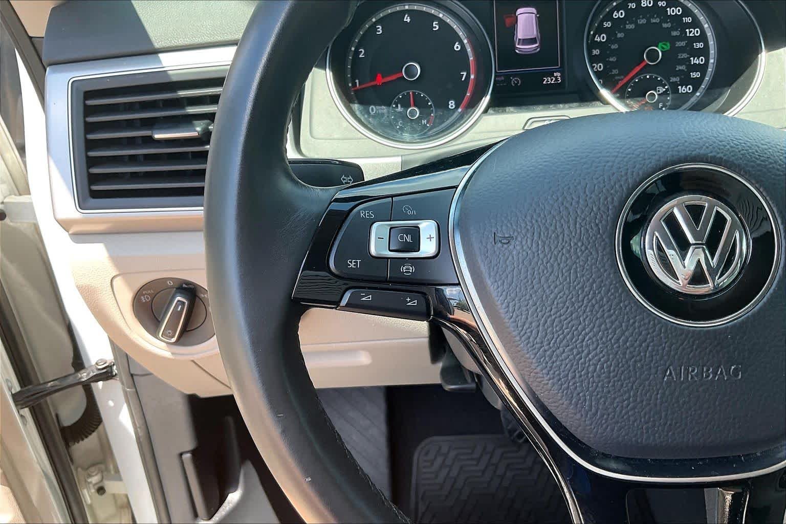 Used 2019 Pure White Volkswagen 3.6L V6 SE image 23