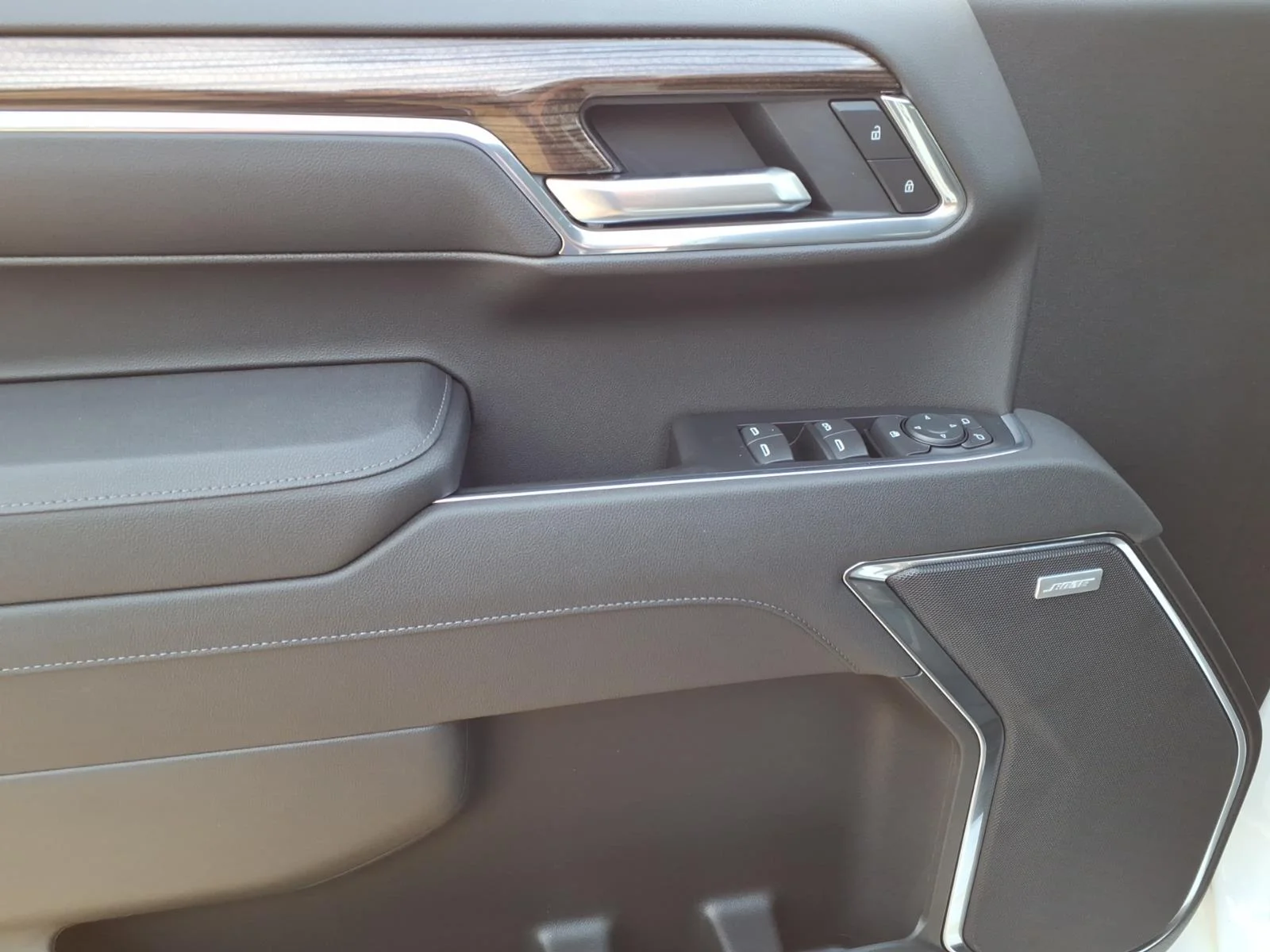 New 2026 Summit White Chevrolet LT Trail Boss image 6