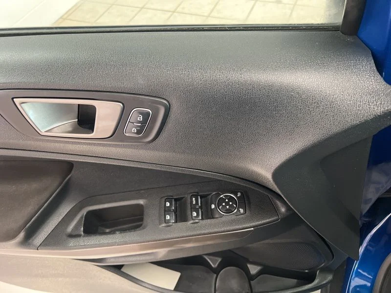 Used 2020 Blue Ford SE image 21