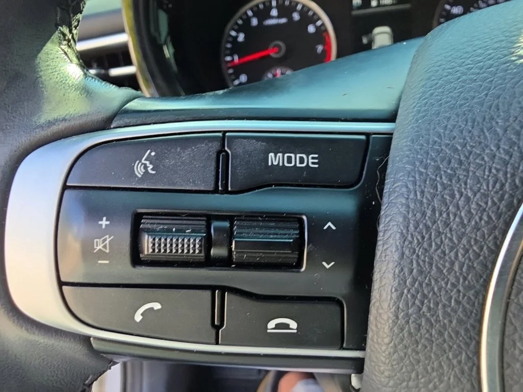 Used 2022 White Kia GT-Line image 22