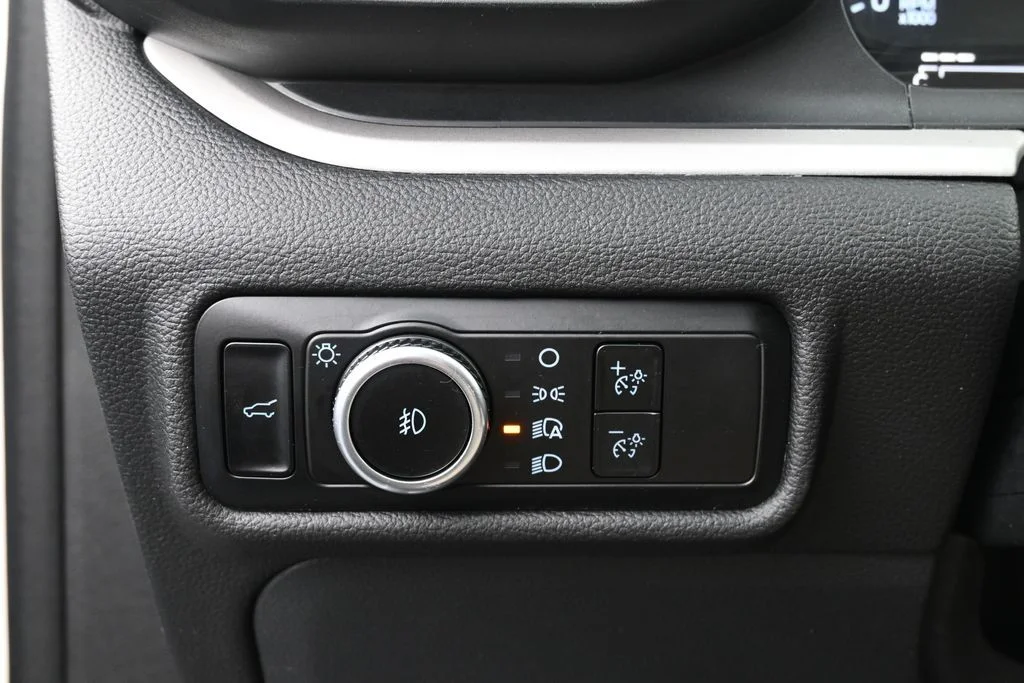 Used 2023 Oxford White Ford XLT image 21