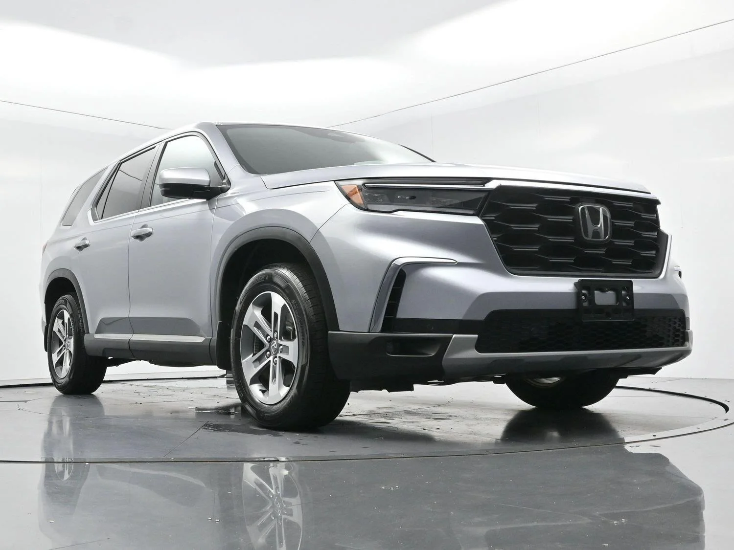 Used 2024 Lunar Silver Metallic Honda EX-L 7 Passenger image 46