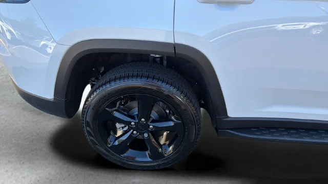 Used 2025 White Jeep Limited image 35