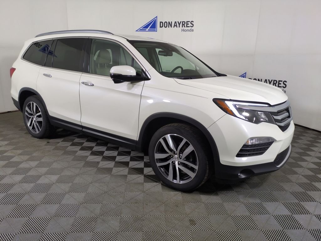Used 2017 White Diamond Pearl Honda Touring image 7