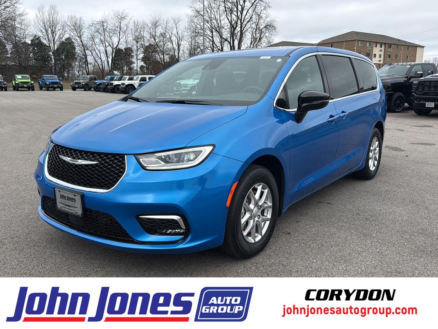 2026 Chrysler Pacifica Select's photo