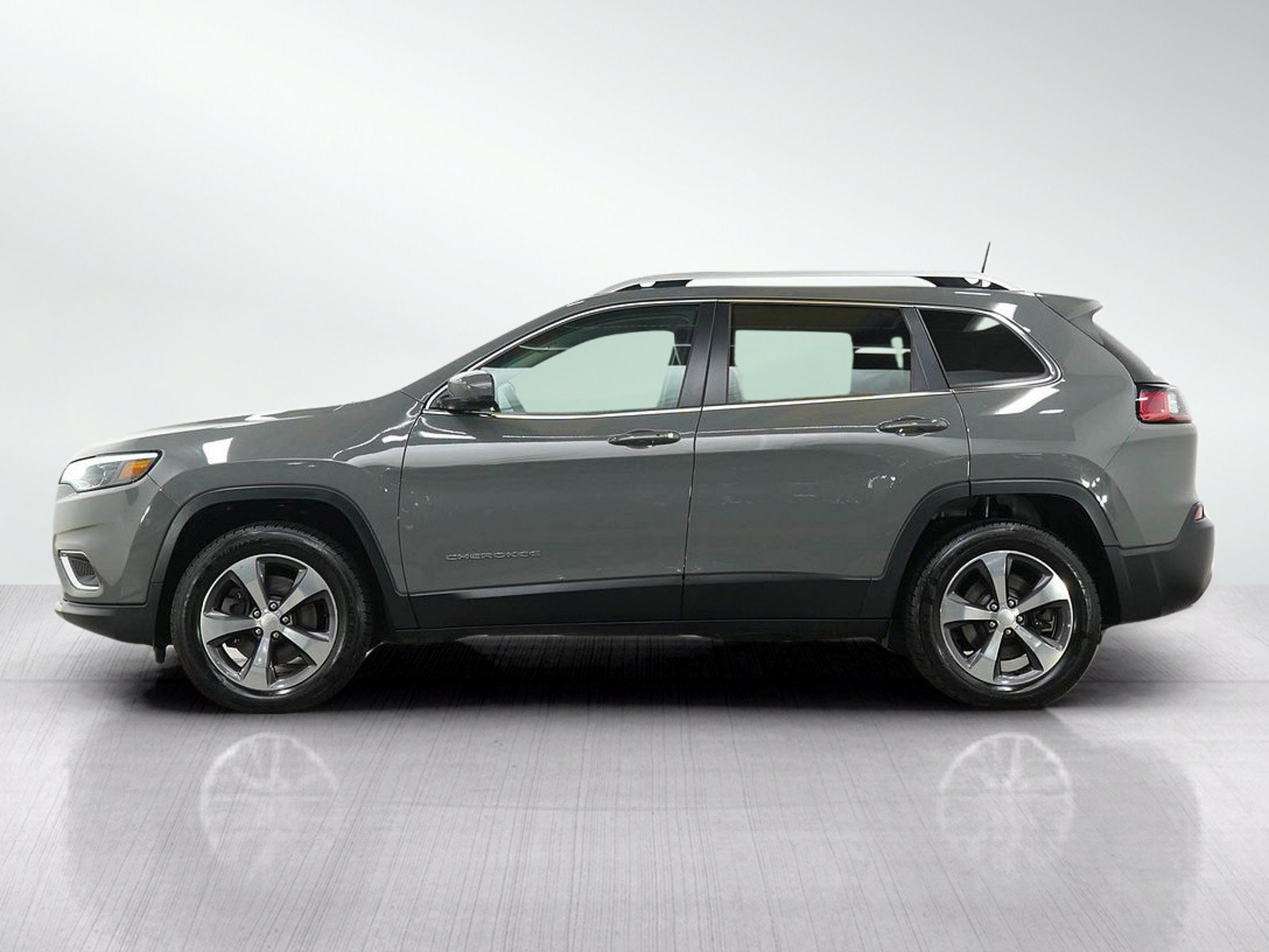 Used 2019 Jeep Cherokee Limited with VIN 1C4PJMDX3KD492030 for sale in Minneapolis, Minnesota