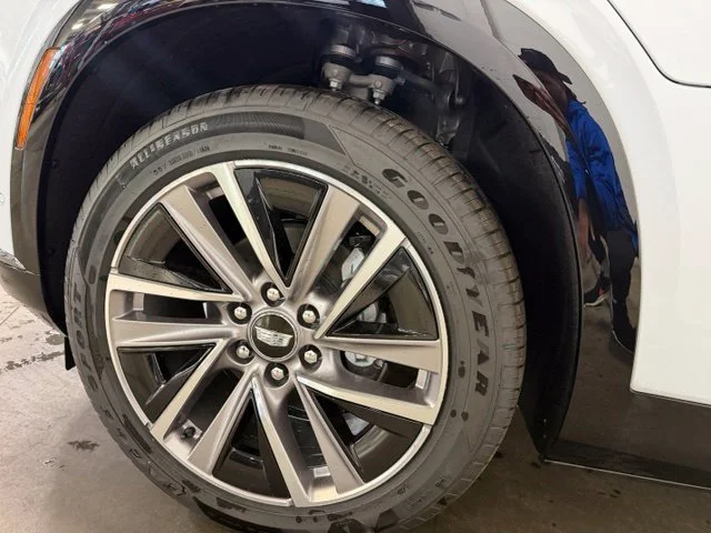 2027 Cadillac VISTIQ Sport - Photo 7