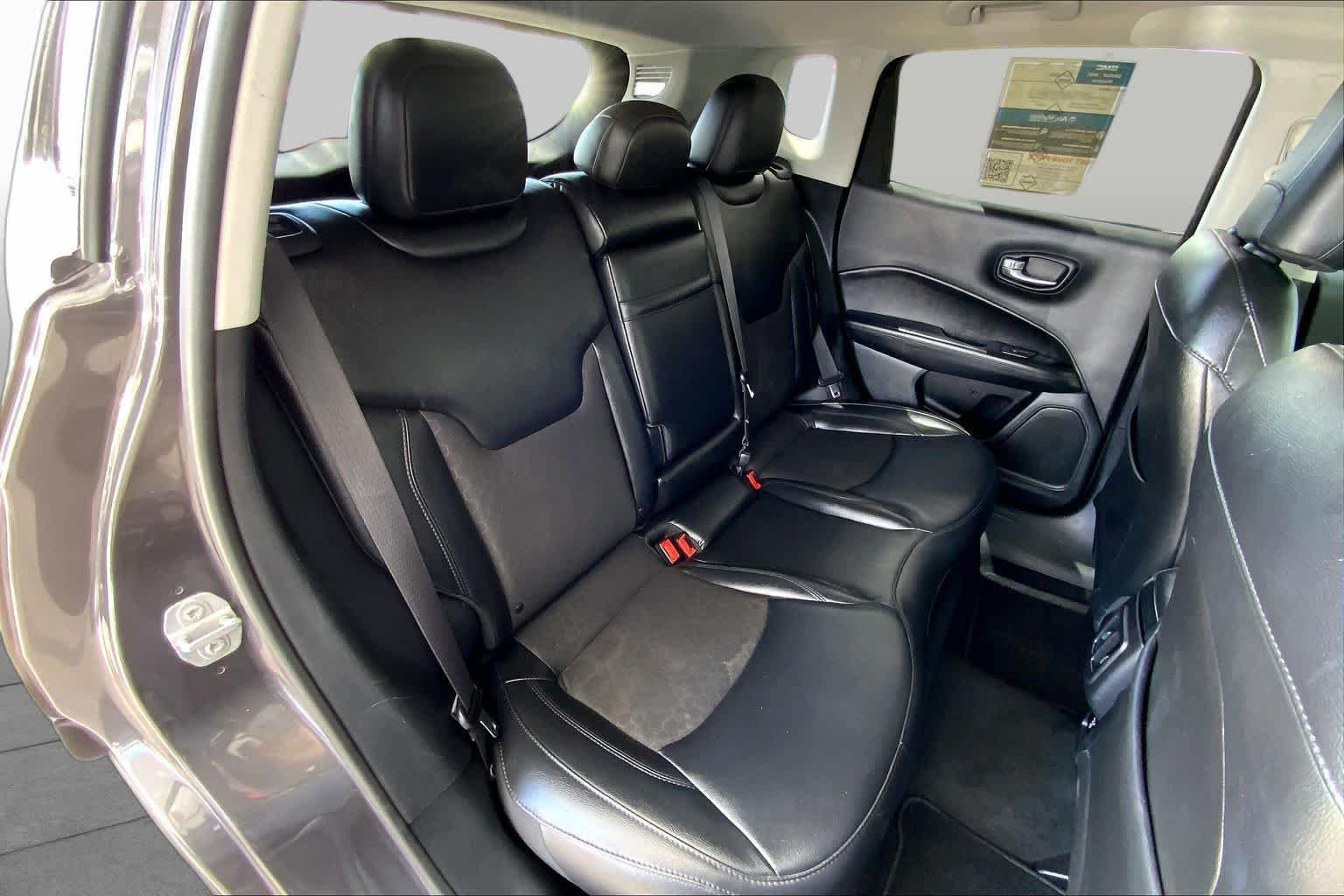 Used 2019 Granite Crystal Metallic Clearcoat Jeep Altitude image 20