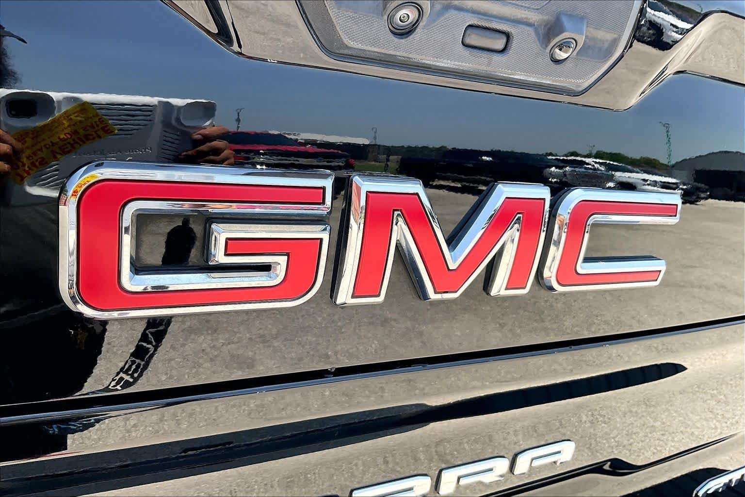 Used 2024 Onyx Black GMC AT4 image 30