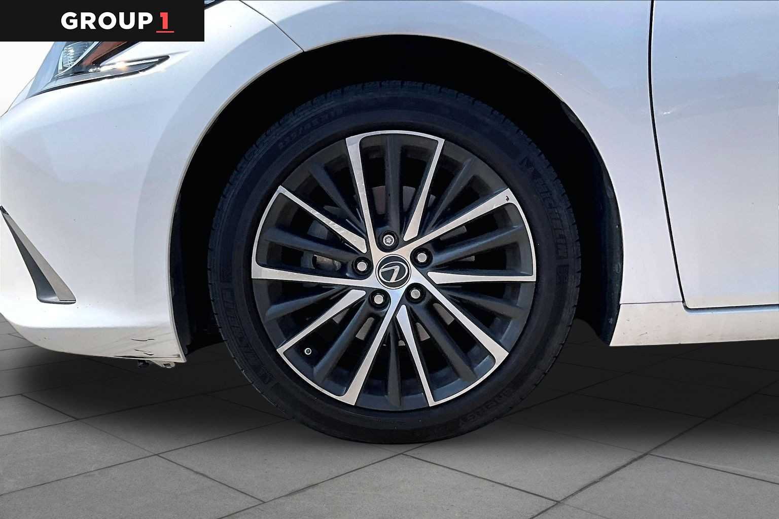 Used 2023 Eminent White Pearl Lexus  image 9
