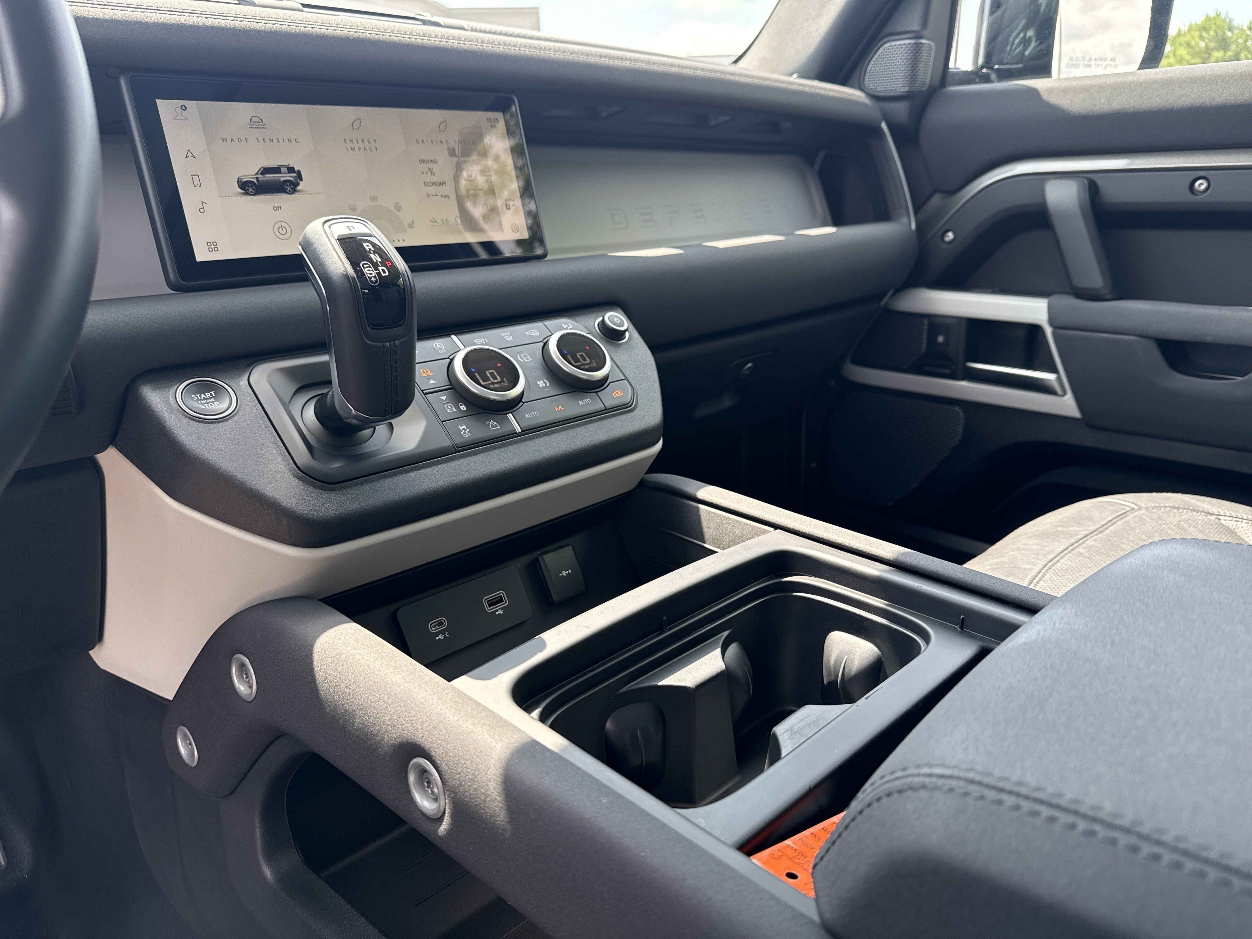 Used 2023  Land Rover S image 27