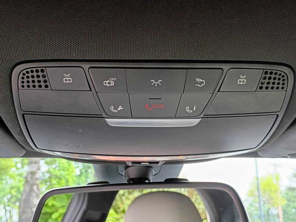 Used 2018 Diamond White Metallic Mercedes-Benz C 300 image 19