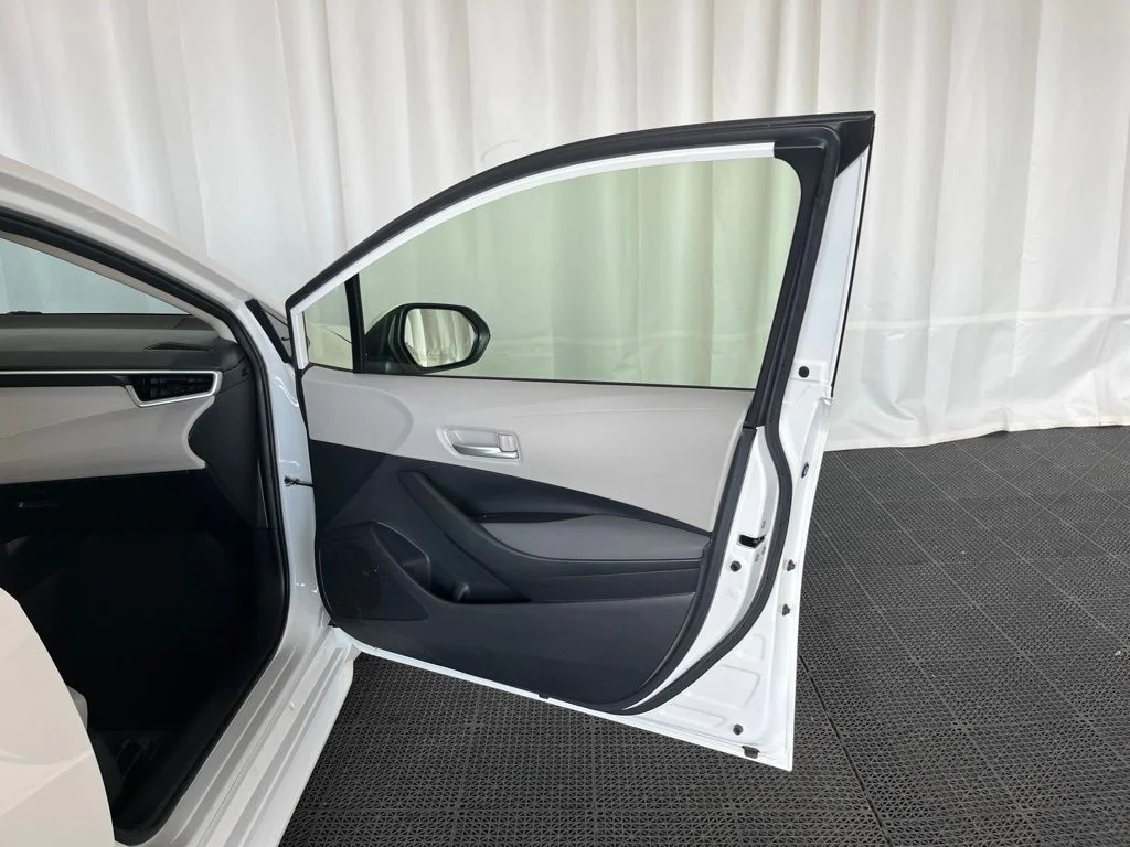 Used 2021 White Toyota LE image 19