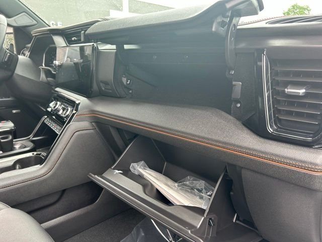 Used 2025 White GMC AT4 image 17