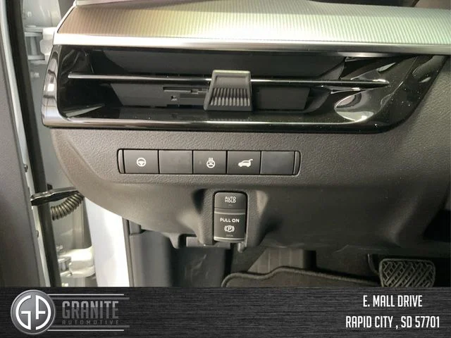 New 2025 Everest White TriCoat Nissan SL image 19