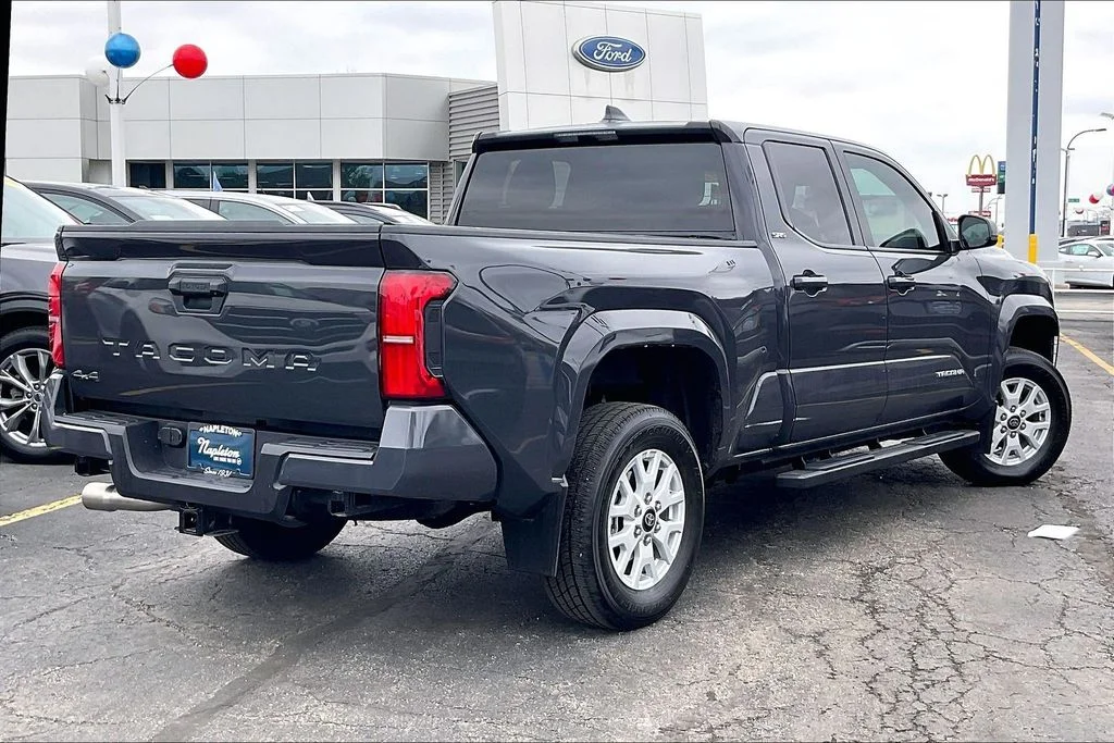 Used 2024  Toyota SR5 image 11