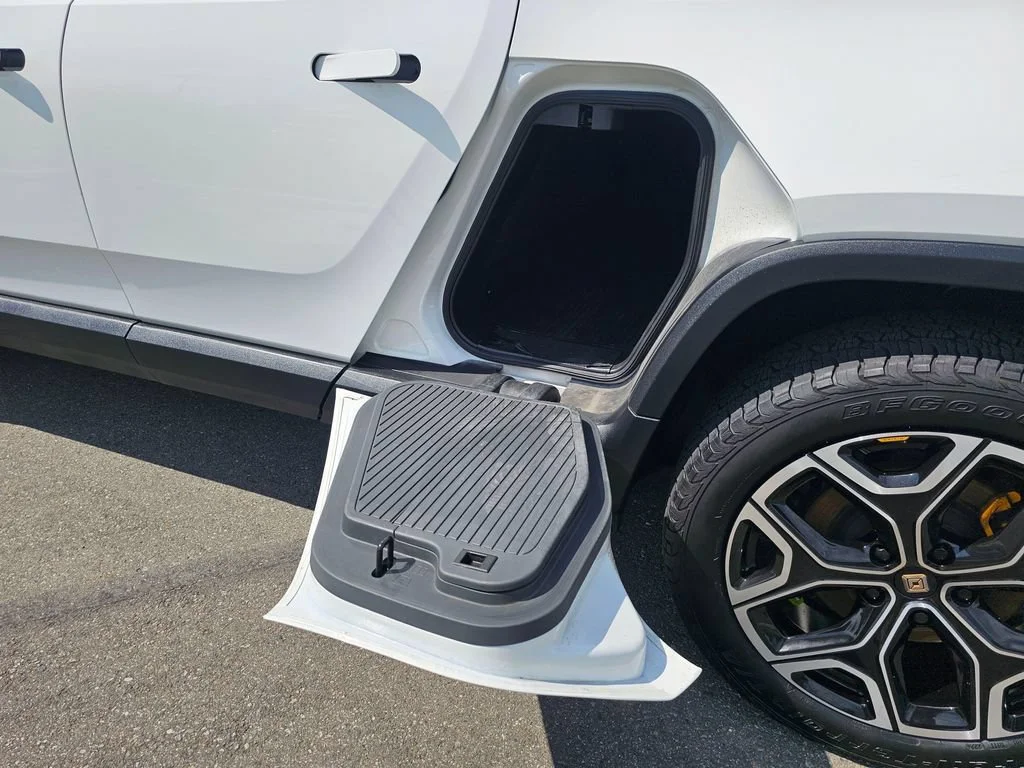 Used 2022  RIVIAN Adventure Package image 15