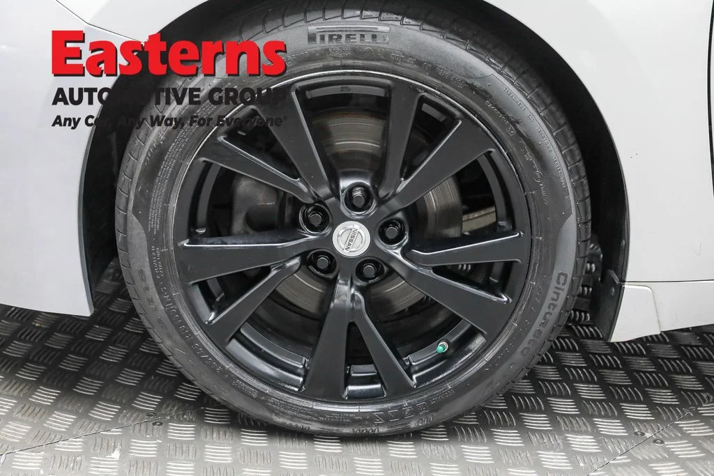 Used 2018 Silver Nissan 3.5 S image 32