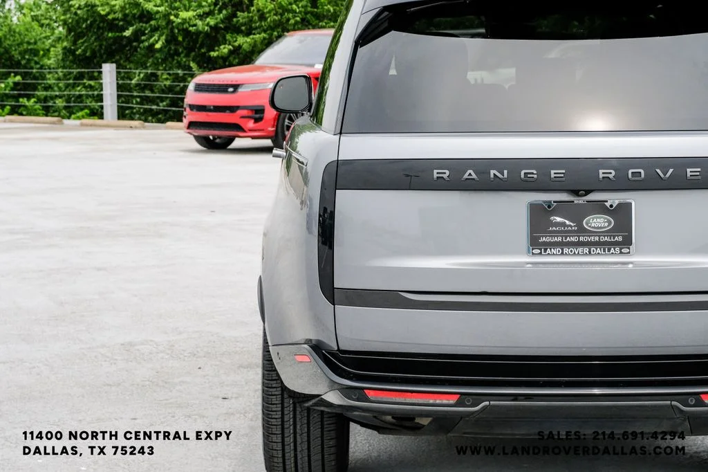 Used 2023 Grey Land Rover SE image 55