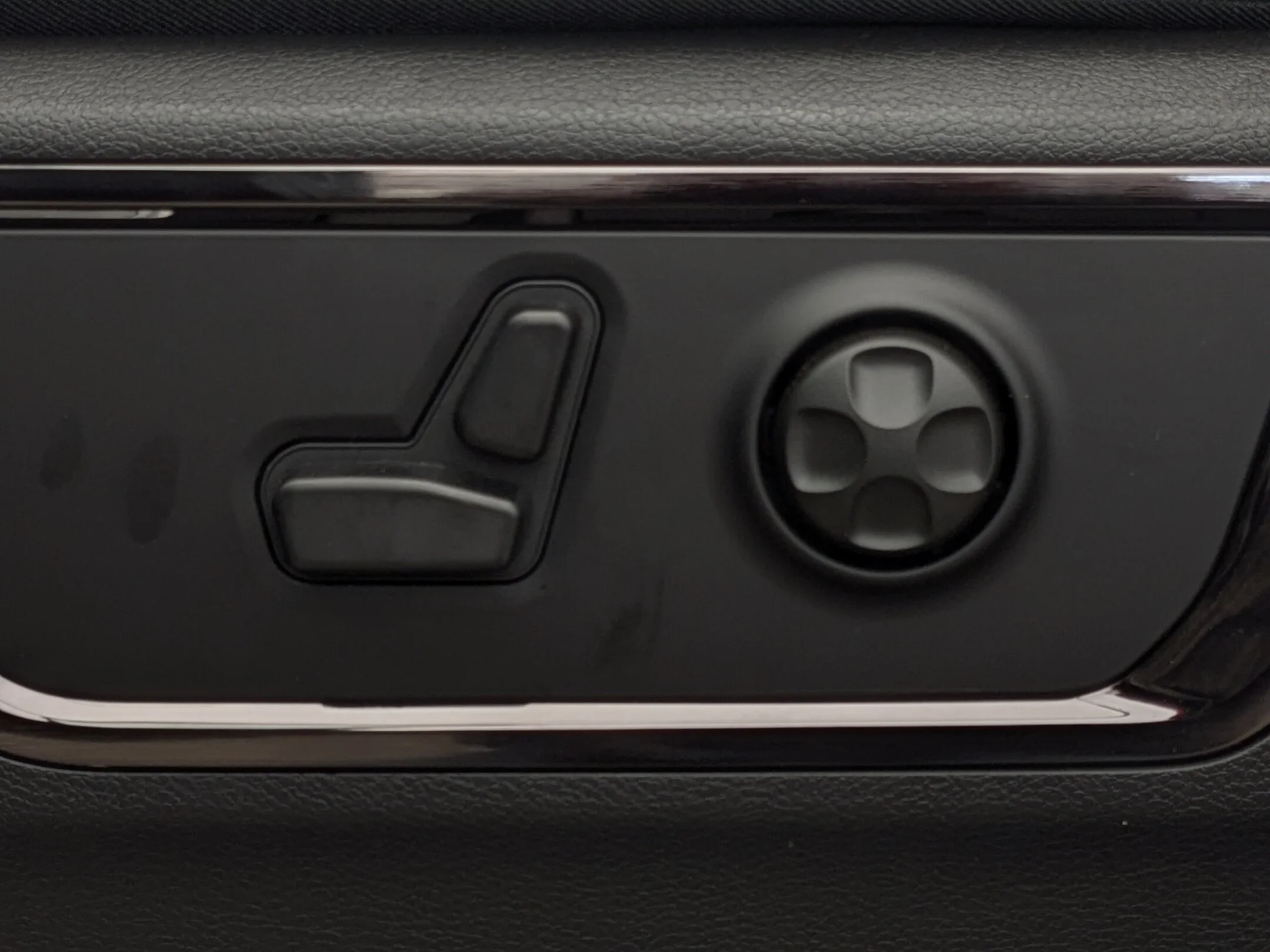 New 2026 Black RAM Limited - - Level A Grp - Pano Sunroof - 14.4 Uconnect NAV - Surround View Camera & More! image 14