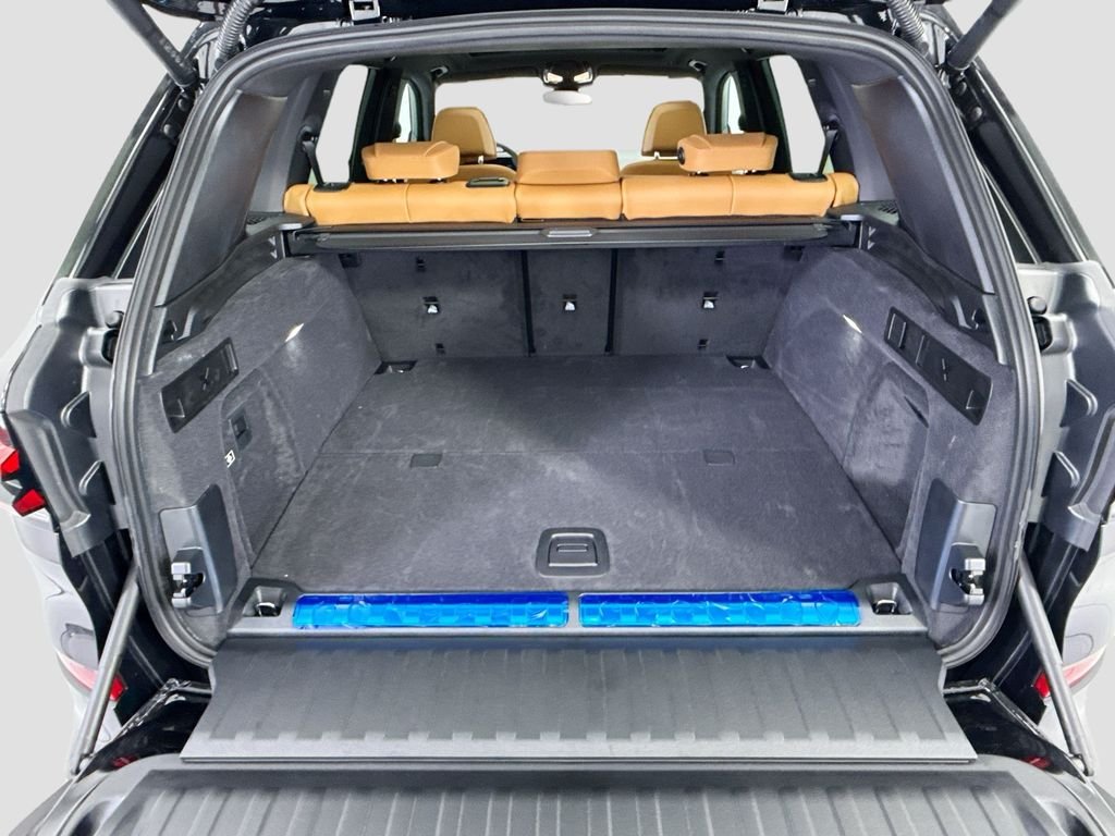 New 2026 Black Sapphire Metallic BMW xDrive50e image 27