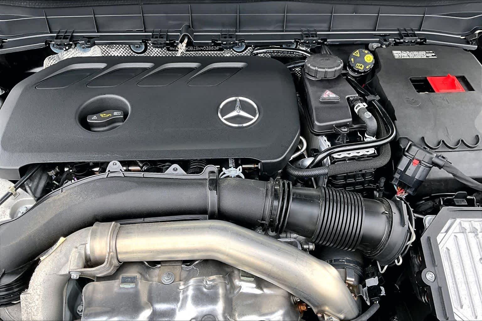 Used 2025 Night Black Mercedes-Benz GLB 250 image 33