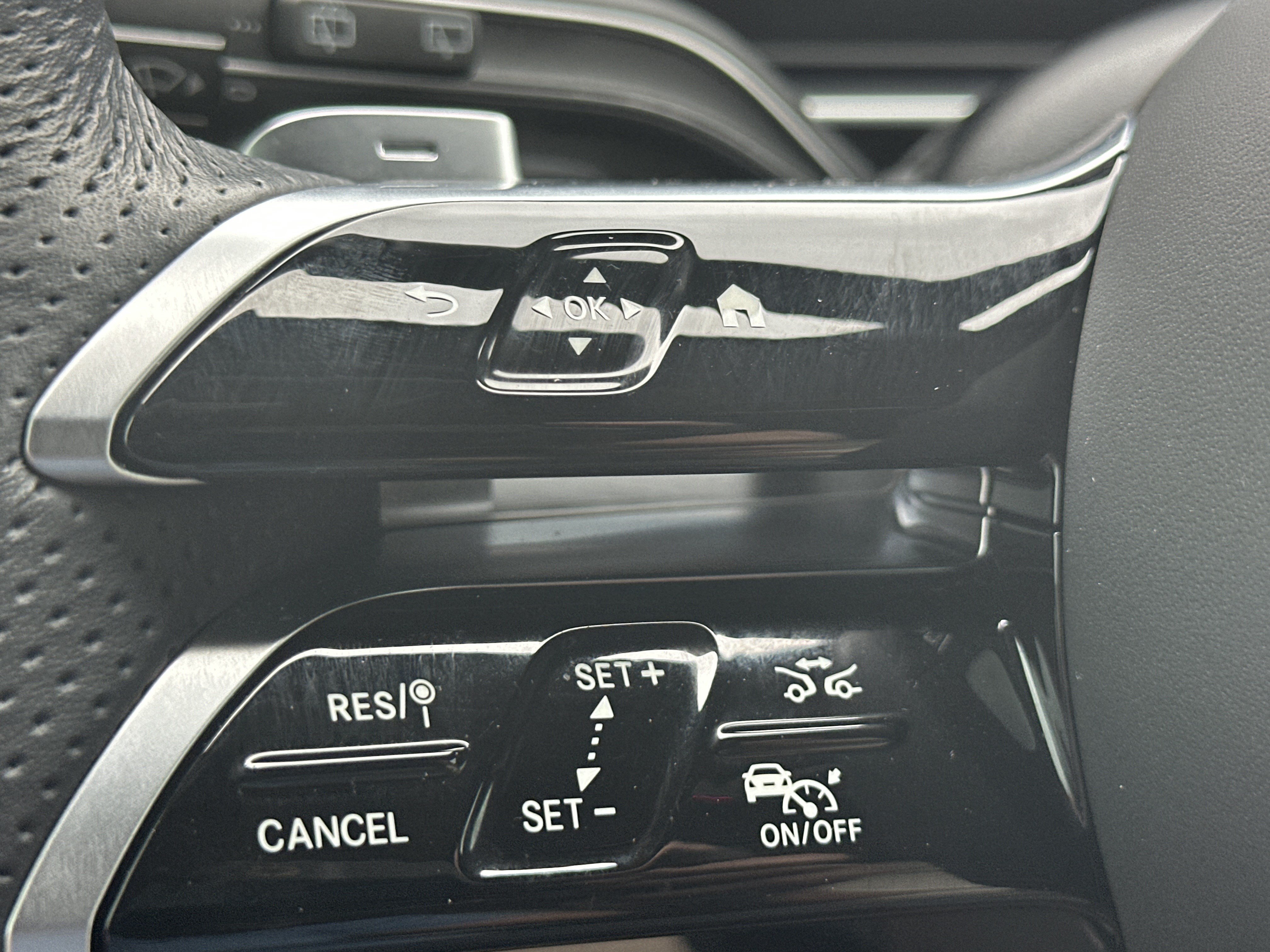 Used 2025 Gray Mercedes-Benz GLS 450 image 28