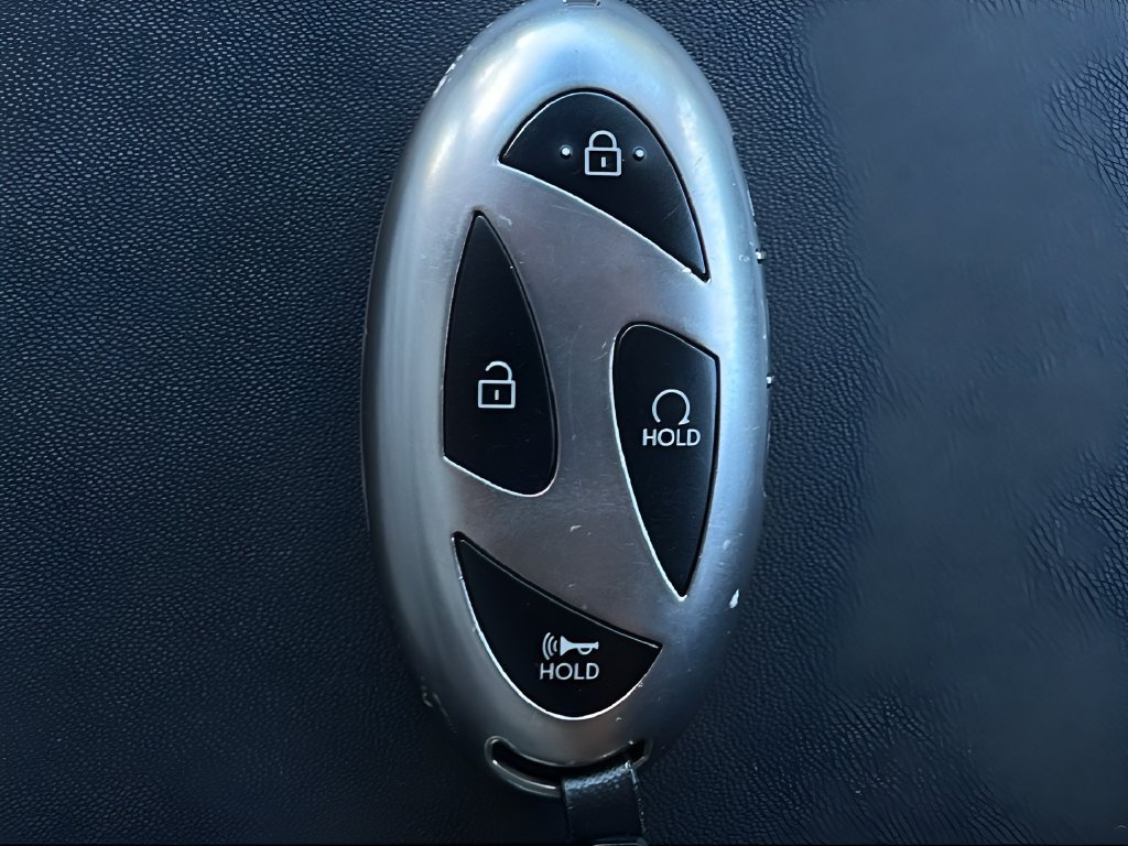 Used 2024  Hyundai Limited image 24