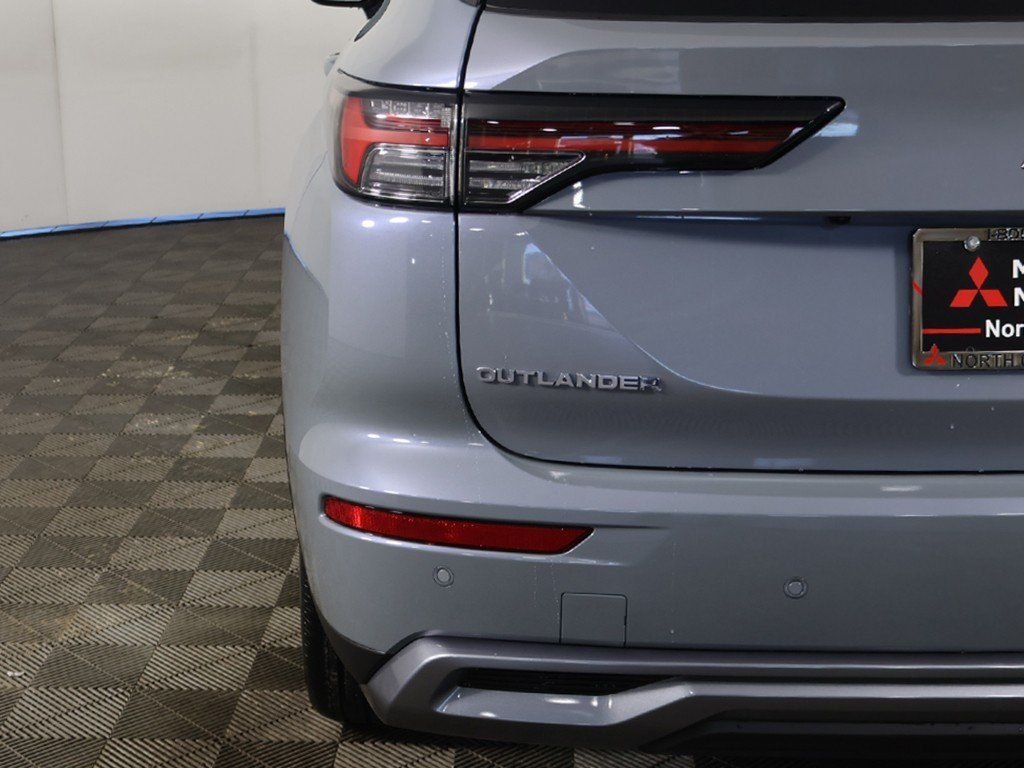 New 2026 Gray Mitsubishi SE image 18