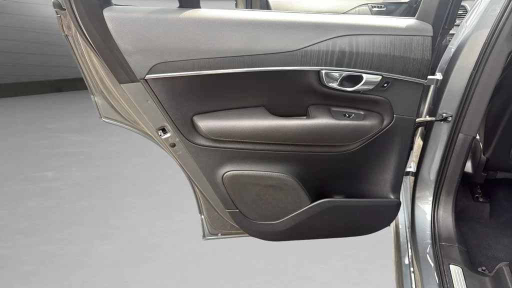 Used 2020 Gray Volvo T6 Momentum 7 Passenger image 36