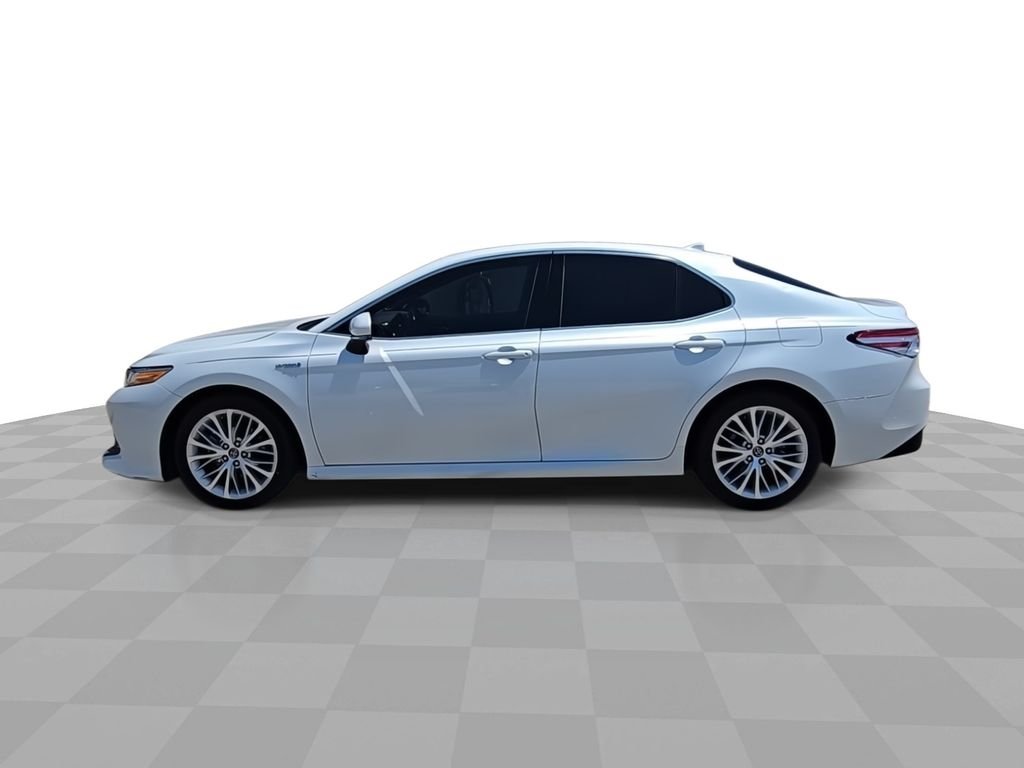 Used 2020 Beige Toyota XLE image 5