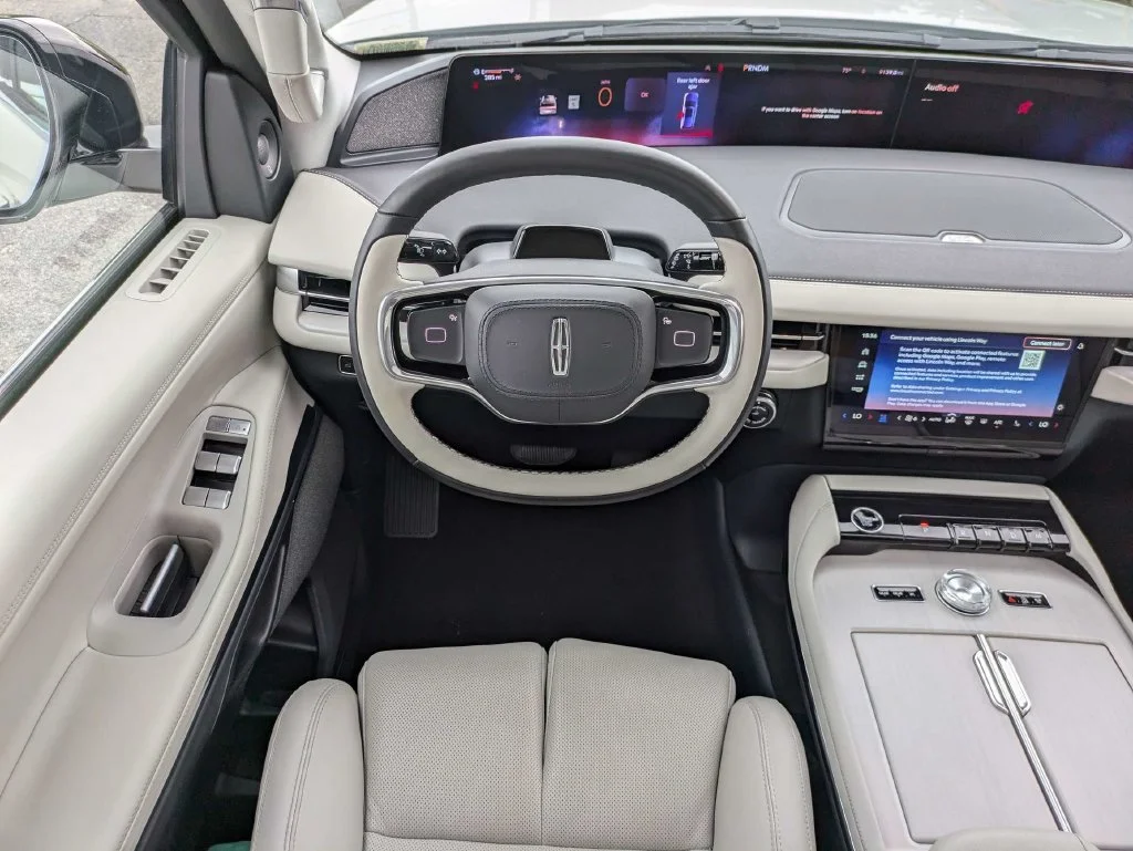 Used 2026 Pristine White Lincoln Reserve image 20