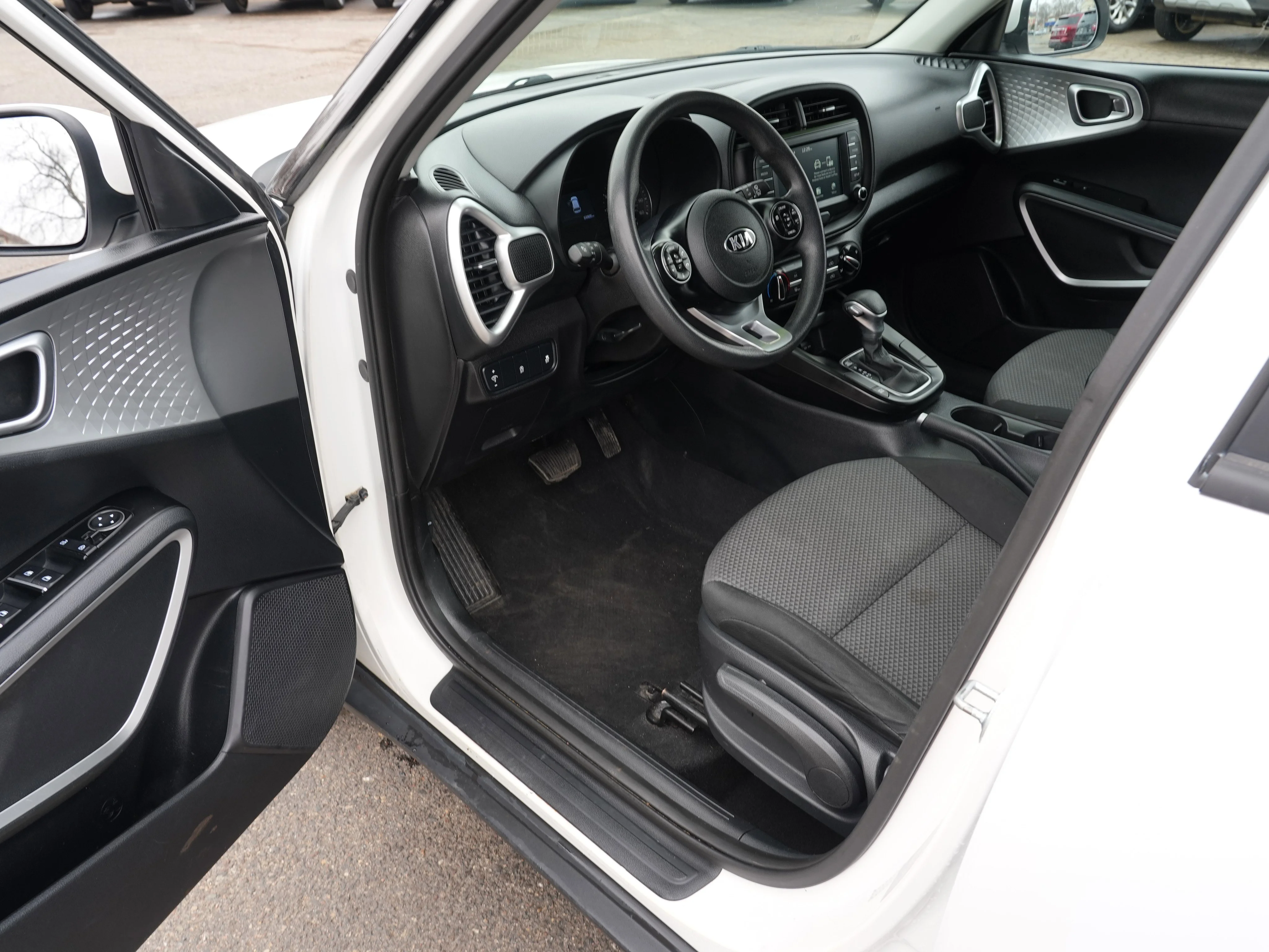 2020 Kia Soul LX - Photo 13