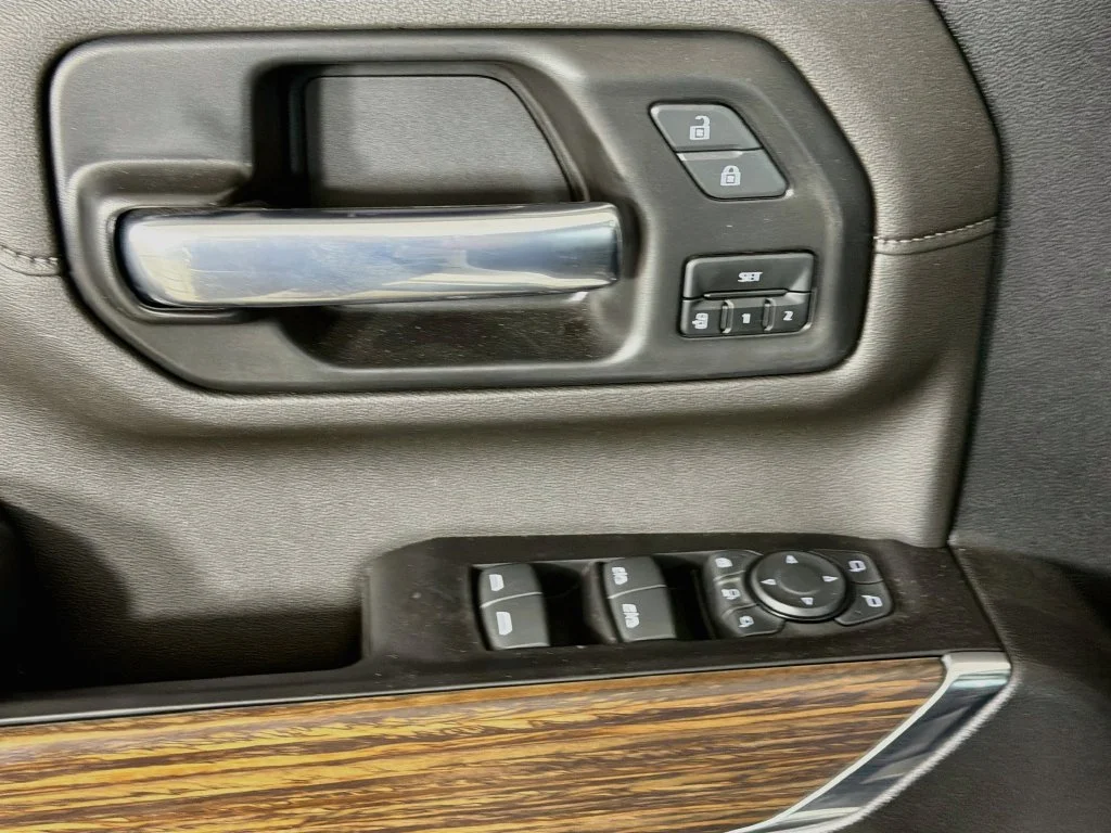 Used 2022 White Chevrolet High Country image 18
