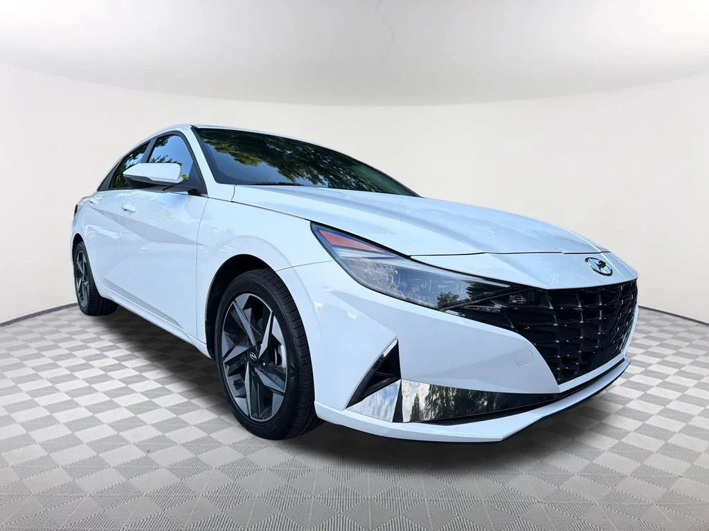 Used 2023 White Hyundai Limited image 3