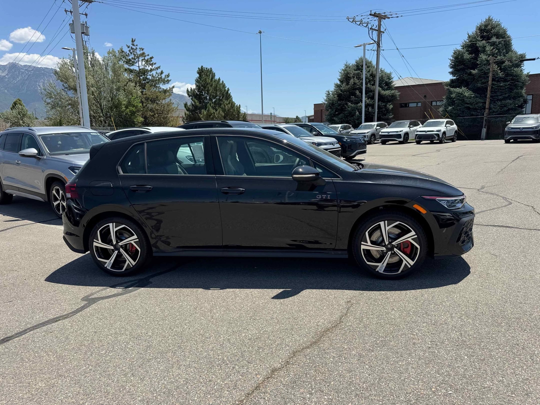 2025 Volkswagen Golf GTI SE - Photo 9