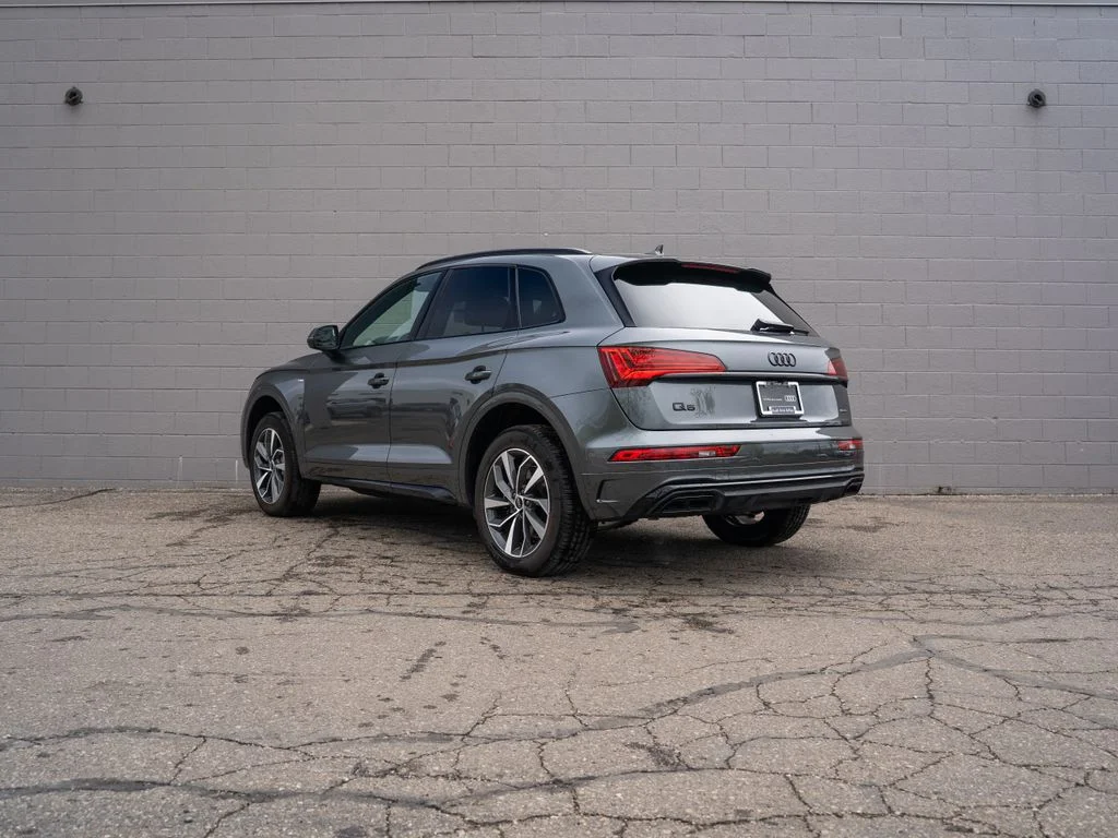 Used 2024 Gray Audi  image 3
