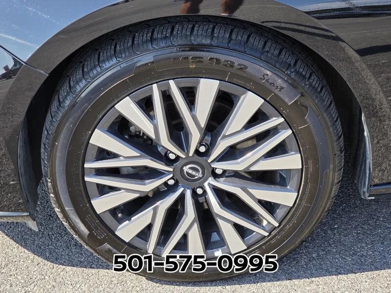 Used 2025 Super Black NISSAN SV FWD image 19